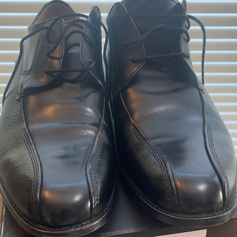 Johnston & Murphy Black Leather Derby Shoes
